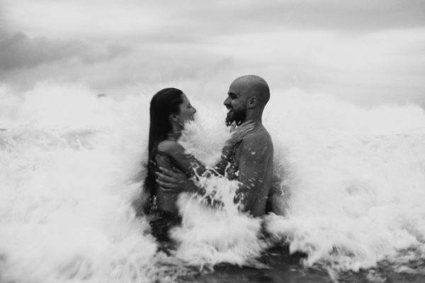 monochrome-photo-of-couple-in-ocean-2623923-min