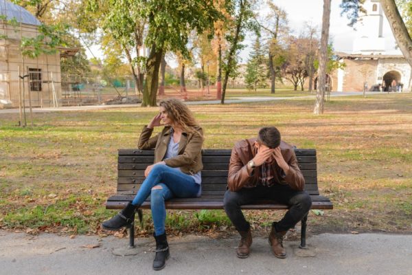 woman-and-man-sitting-on-brown-wooden-bench-984949-min
