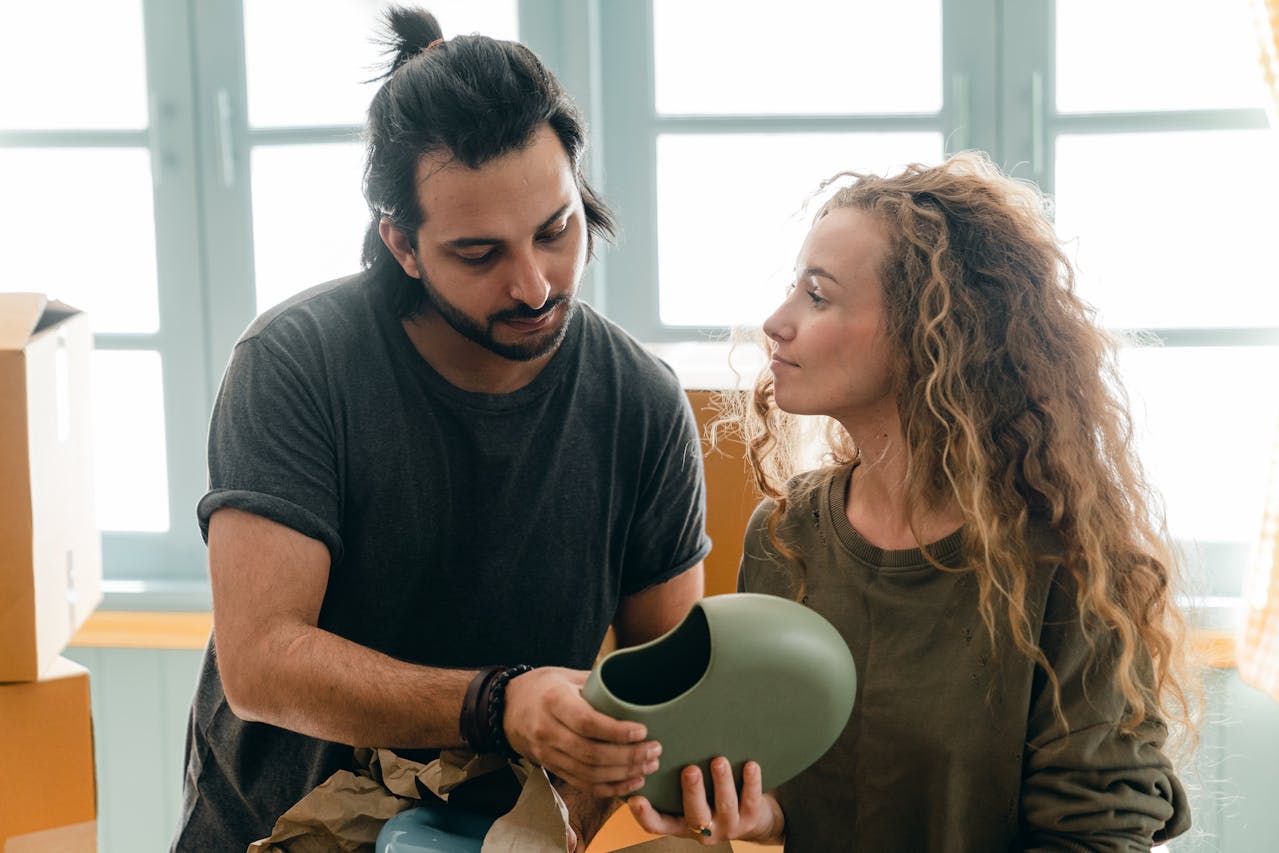Dismissive Avoidant Attachment Style Signs, Causes, and Help